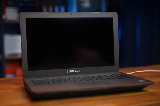 Bitblaze Titan BM15: Chiếc laptop đến từ đất nước Nga