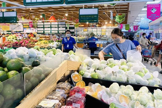 Thuận theo giá xăng, giá hàng hóa tiêu dùng cao ngất ngưởng