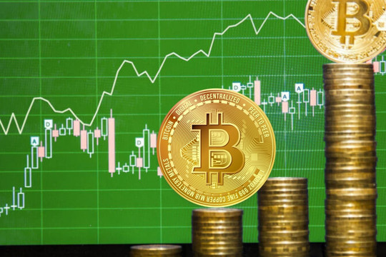 Giá Bitcoin vượt trở lại mốc 21.000 USD