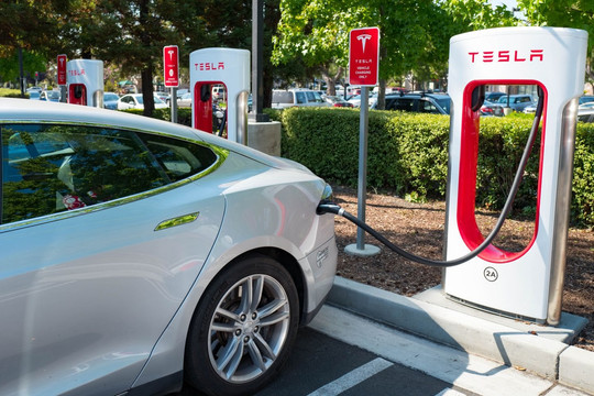 Tesla tiếp tục tăng giá bán ôtô điện với lý do giá chi phí cùng ứng “lên” cao