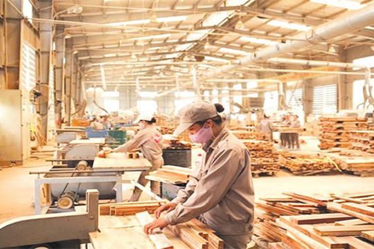 Lạm phát tăng cao tại nhiều thị trường kéo kim ngạch xuất khẩu gỗ của Việt Nam giảm mạnh