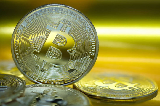 Giá bitcoin hôm nay 25/6: Bitcoin vùng lên, nhiều tiền ảo tăng mạnh