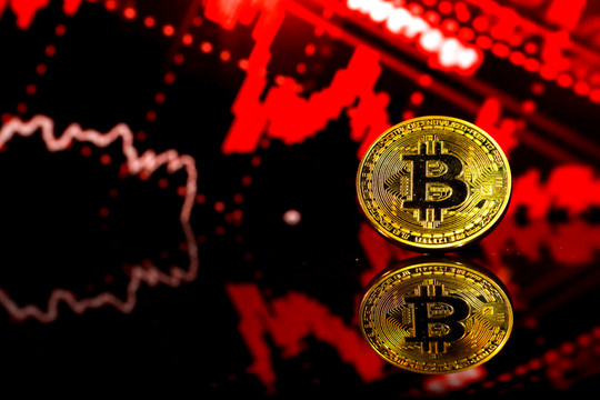 Giá Bitcoin hôm nay 29/6: Bitcoin giảm, thị trường tiền ảo tiếp tục “đỏ lửa”.