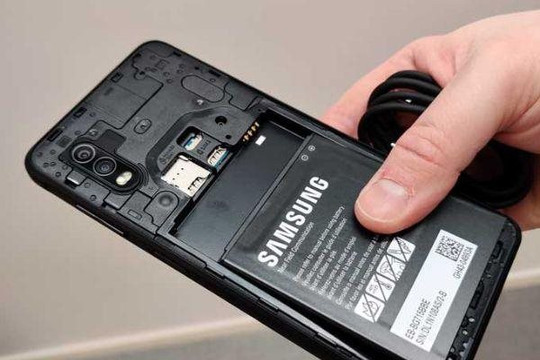Samsung sẽ "hồi sinh" smartphone có thể tháo rời pin?