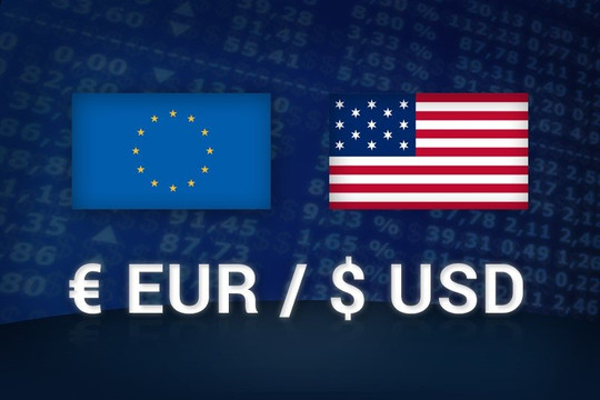 Lần đầu tiên trong 2 thập kỉ qua, đồng Euro gần ngang giá với USD
