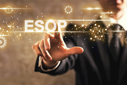 Nhân viên nhiều tập đoàn lãi lớn với cổ phiếu ESOP