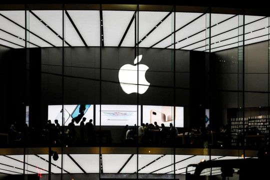 Việt Nam lần đầu tiên được chọn để sản xuất Apple Watch và MacBook