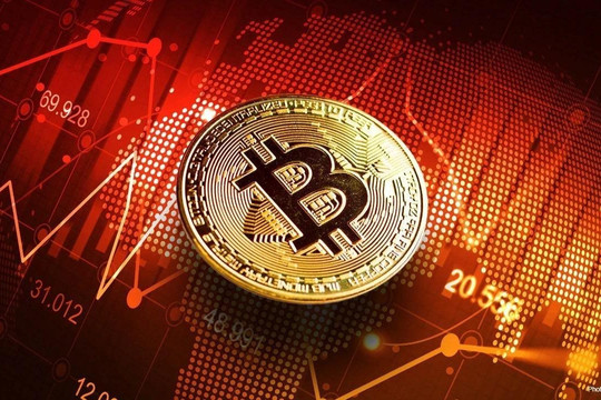 Bitcoin "thủng" mốc 19.000 USD, thị trường tiền ảo "rực lửa"