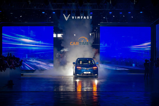 VinFast bàn giao 100 xe ôtô điện VF8 đầu tiên đến tay khách hàng