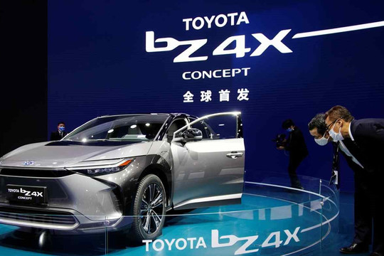Tại sao Toyota vẫn trung thành với xe lai khi cả thế giới “Say Yes” với xe điện?
