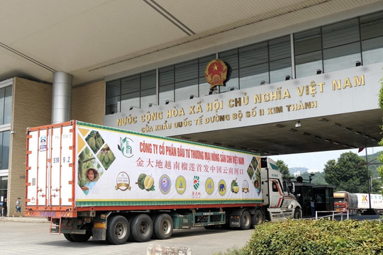 Lần đầu tiên xuất khẩu chính ngạch 33 tấn sầu riêng qua cửa khẩu Kim Thành (Lào Cai)