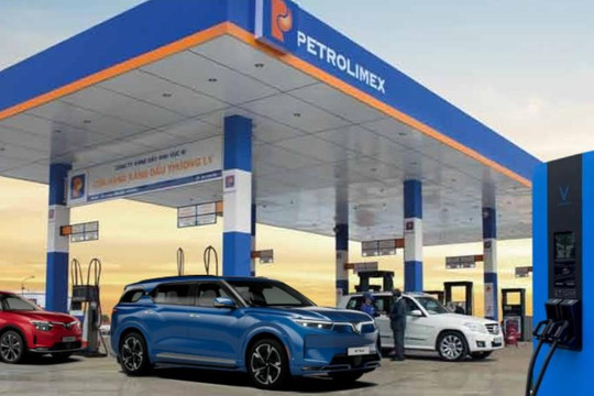 Hệ thống Petrolimex toàn quốc khai trương dịch vụ sạc xe điện