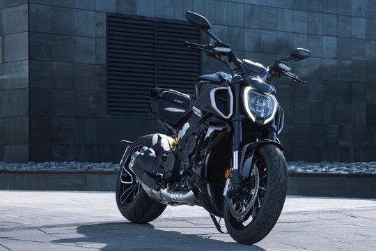 Ducati Diavel V4 2023 lộ diện với hình ảnh "cực chiến"