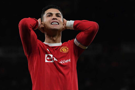 Ronaldo chính thức bị chấm dứt hợp đồng, rời MU ngay lập tức