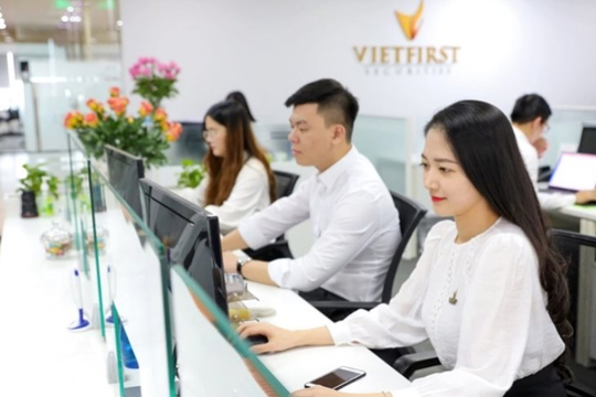 Chứng khoán Nhất Việt (VFS) rút hồ sơ niêm yết sàn HOSE 8 tháng sau ĐHCĐ