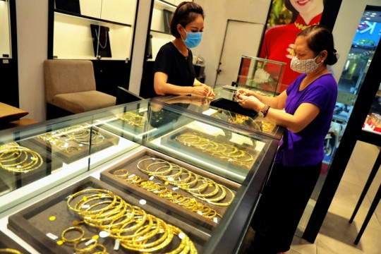 Nhà đầu tư quốc tế ồ ạt gom vàng, Việt Nam “thờ ơ” dịp cuối năm