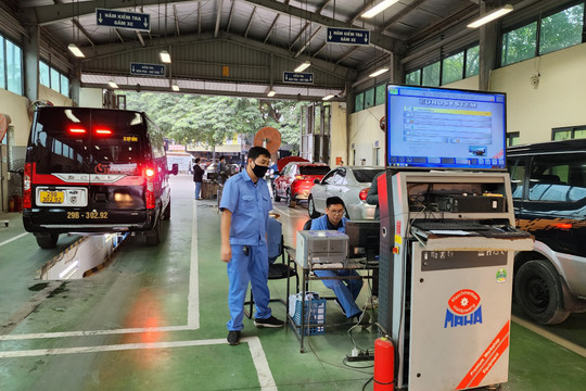 Nhiều trung tâm đăng kiểm tại Hà Nội làm việc đến hết ngày 29 Tết