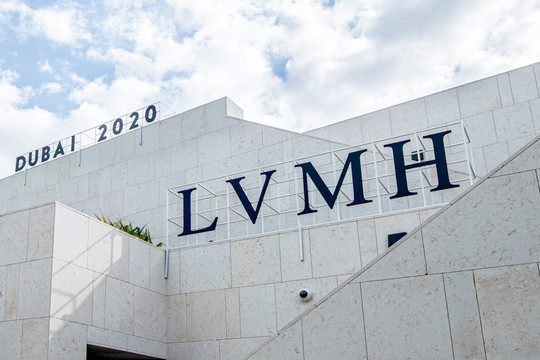 "Vua hàng hiệu" LVMH lãi kỷ lục trong năm 2022