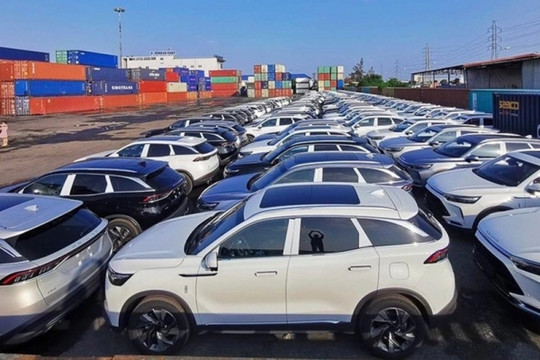 Tháng 1/2023, lượng ô tô nhập khẩu về Việt Nam tăng hơn 200%