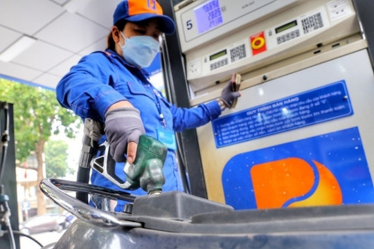 Việt Nam chi gần 1 tỷ USD cho nhập khẩu xăng dầu trong tháng 1/2023