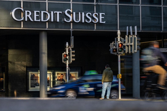 Cổ phiếu ngân hàng Credit Suisse lao dốc 20% sau khi cổ đông lớn tuyên bố ngừng bơm thêm vốn