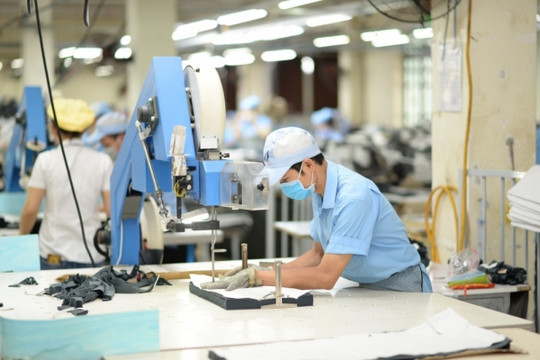 VNDirect: Xuất khẩu Việt Nam suy yếu trong bối cảnh tăng trưởng kinh tế toàn cầu chậm lại