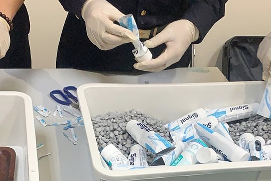 Vụ bắt 4 tiếp viên Vietnam Airlines: Ma túy được giấu trong các tuýp kem đánh răng