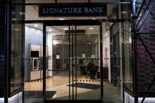 New York Community Bancorp chuẩn bị mua lại một phần Ngân hàng Signature