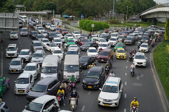 Phí "cõng" phí, hành khách sắp phải đi taxi giá cao vào sân bay Tân Sơn Nhất