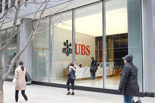 UBS có thể cắt giảm 1/3 nhân viên sau khi tiếp quản Credit Suisse