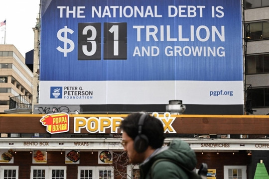 Nợ quốc gia lên tới 32.000 tỷ USD, nước Mỹ ngấp nghé bờ vực phá sản?