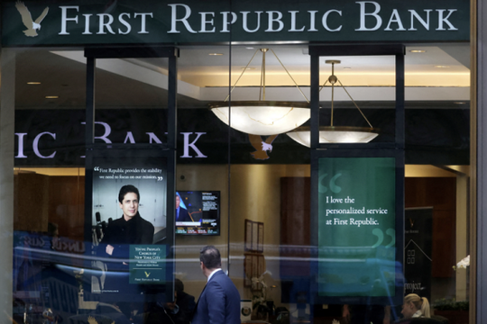 Giá cổ phiếu cắm đầu giảm gần 50%, First Republic Bank đã “tận số”?