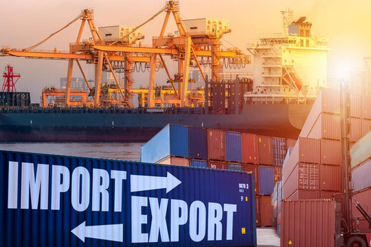 Xuất nhập khẩu hàng hoá 4 tháng đầu năm 2023 vượt 210 tỷ USD