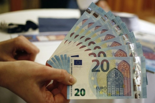 Lãi suất thấp, hàng tỷ euro rút khỏi các ngân hàng châu Âu