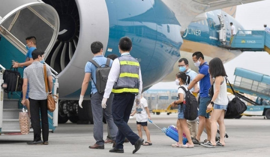 Bộ Tài chính lên tiếng về việc doanh nghiệp kiến nghị bỏ giá trần vé máy bay