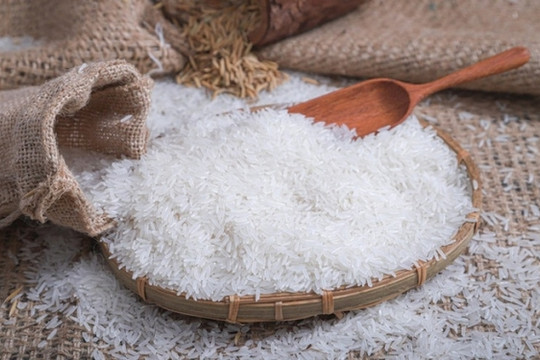 Giá lúa gạo hôm nay 18/5: Tiếp tục tăng với các loại gạo