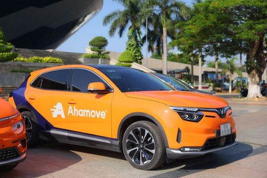 Ahamove ra mắt dịch vụ cho thuê ô tô điện VinFast tại Đà Nẵng