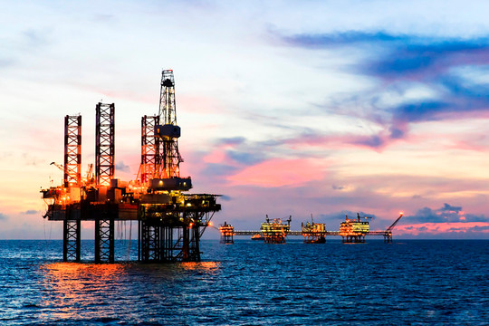 Petrovietnam (PVN) báo sản lượng xăng dầu vượt kế hoạch, cổ phiếu dầu khí "nối dài sóng"