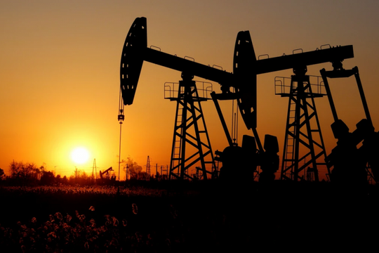 Arab Saudi bất ngờ giảm mạnh sản lượng, giá dầu lên lại 100 USD/thùng?