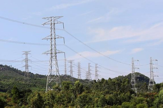 Dồn lực bảo đảm an toàn lưới điện truyền tải trục Nam – Bắc