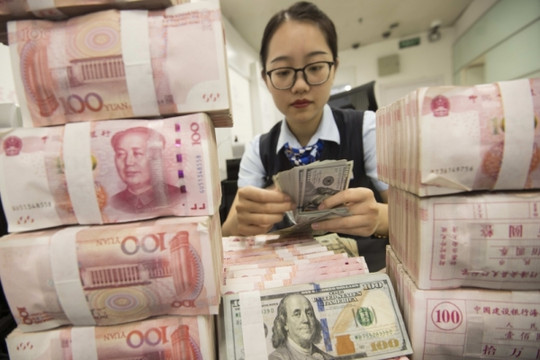 Trung Quốc bất ngờ hạ lãi suất cho vay ngắn hạn để vực dậy tăng trưởng kinh tế