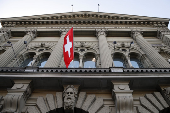 Sau BoE, Ngân hàng Trung ương Thuỵ Sĩ (SNB) bất ngờ tăng lãi suất để chống lại lạm phát