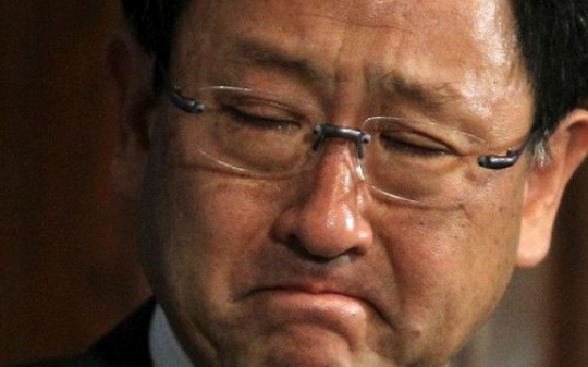 Chủ tịch Toyota rơi nước mắt tại Đại hội cổ đông