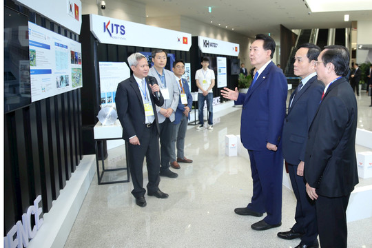 Tổng thống Hàn Quốc thăm Trung tâm R&D, khẳng định Việt Nam là đối tác trọng điểm