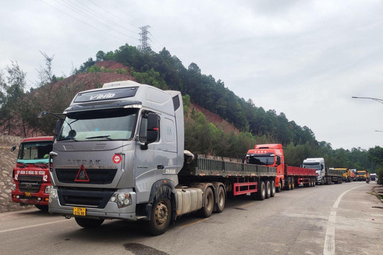Vụ xe tải bị ngăn không cho vào cảng: Nghệ An chỉ đạo "nóng” Xi măng Sông Lam