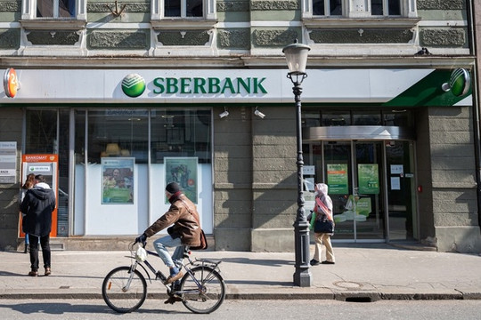 Bất chấp lệnh trừng phạt, ngân hàng lớn nhất nước Nga vẫn lãi kỷ lục