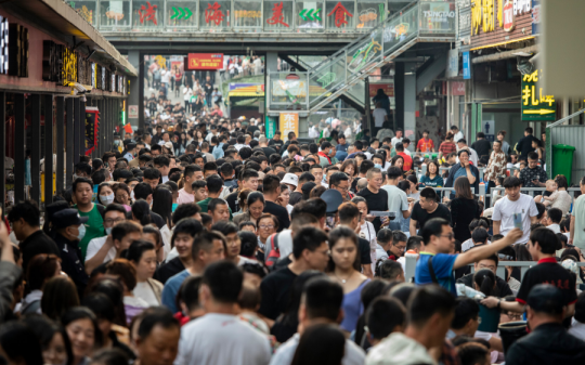 Trung Quốc: GDP tăng chậm hơn dự báo, tỷ lệ thanh niên thất nghiệp cao kỷ lục