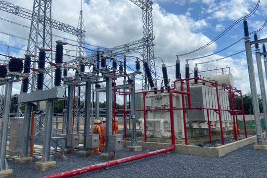 Đóng điện trạm biến áp 220 kV Tân Biên