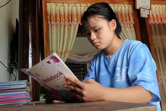 Thủ khoa thi tốt nghiệp ở Quảng Bình: 'Đi xuất khẩu lao động cho mẹ đỡ vất vả’