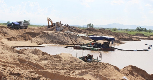 Một công ty bị thu hồi giấy phép khai thác cát trên sông Tiền